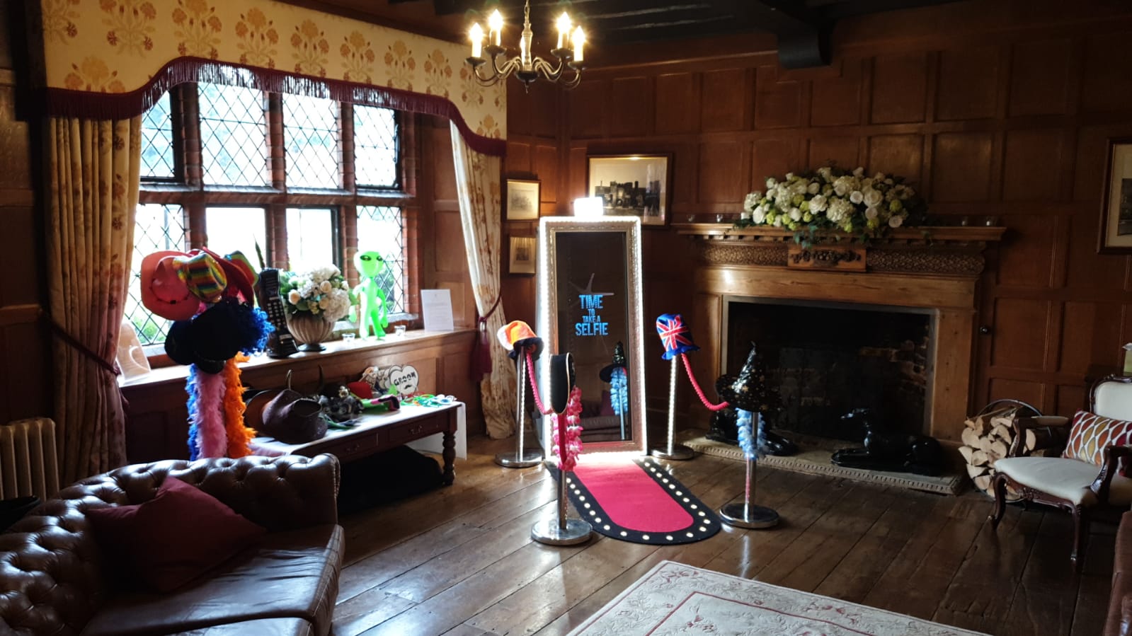Try the Magic Selfie Mirror at the Manor of Groves Wedding Fayre Sunday 6th October